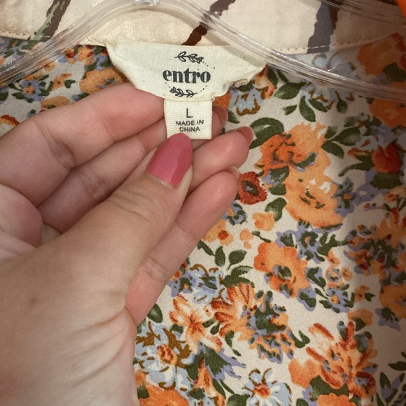Entro blouse in bold floral pattern. - Picture 2 of 5